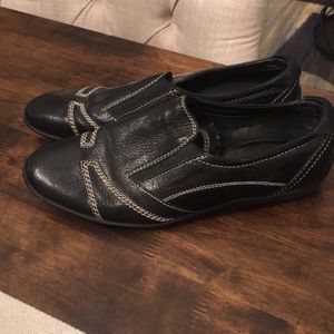 Tod’s Black walking shoes